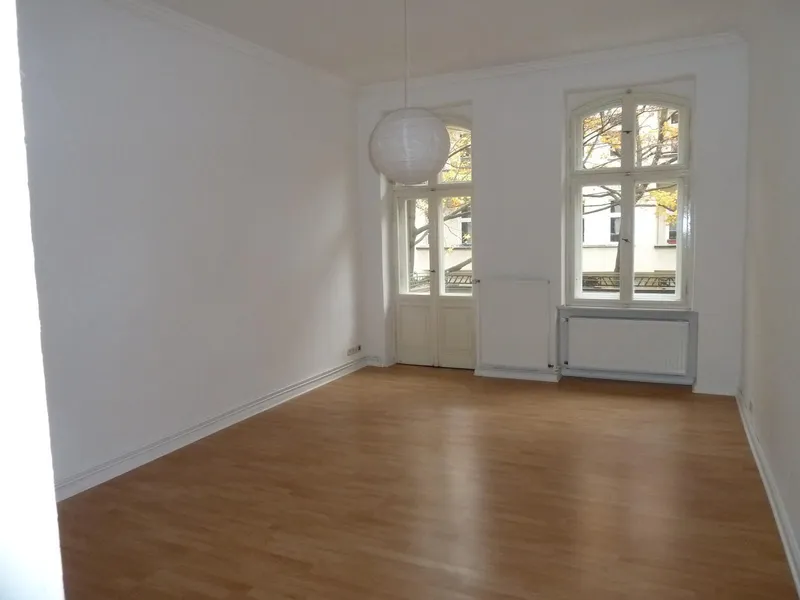 Schöne  2 Zimmerwohnung im 1.OG mit Balkon . Besichtigungstermine nur telefonisch. — photo 1